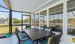 Outdoor dining - Cozy 2-bedroom house in gorgeous Nokomis with AC (Nokomis)