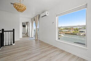 Interior - Direct Gulf access, 5 bedrooms, Hot tub, Arcade, Mini golf, Ball pit and Kayaks (Hernando Beach)