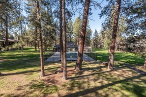 Property grounds - Desperado - Updated Sisters Condo with Pool, Hot Tub & Fireplace (Sisters)