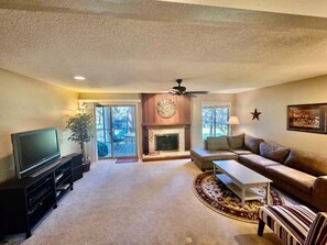 Smart TV, fireplace - Desperado - Updated Sisters Condo with Pool, Hot Tub & Fireplace (Sisters)