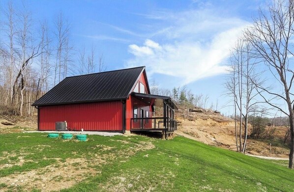 Exterior - Red Rose Lodge : Ride, Relax, Repeat (Stanton)