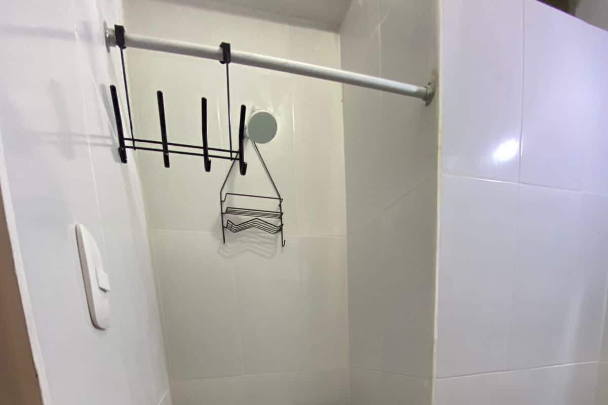 Habitación doble | Baño | Regadera, toallas, jabón, papel de baño 