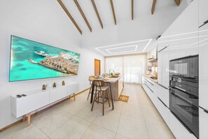 Coffee/tea maker, fridge, microwave, oven - Hideaway Aruba: Private Villa with Jacuzzi (Savaneta)