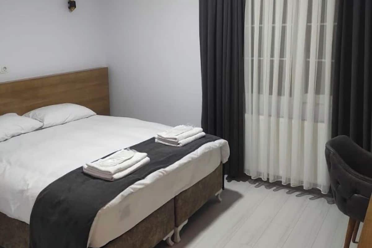 Classic Twin Room, Lake View