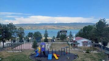 Classic Twin Room, Lake View | Children’s area