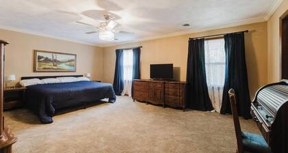 The Aerie Nebraska City • Game Room & Hot Tub