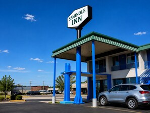 Free self parking - Seminole Inn (Donalsonville)