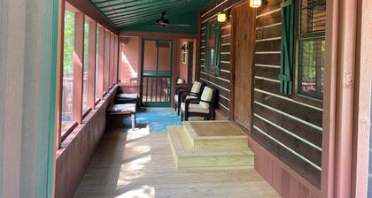 Fantastic 2-bedroom cabin, sleeps 6, 2 baths. Glouster, Ohio