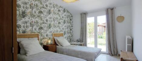 3 bedrooms, iron/ironing board, travel cot, Internet