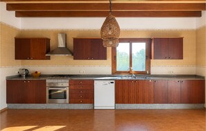 Kühlschrank, Mikrowelle, Herdplatte, Geschirrspüler