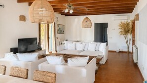 Living area - Awesome home in Manacor with private swimming pool, can be inside or outside (Manacor)