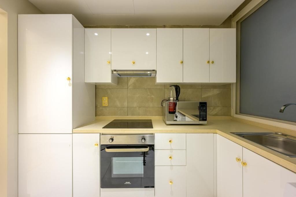 Luxury Suite, Balcony, City View | Private kitchen