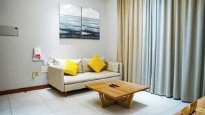 Executive Suite, City View | Living area | Smart TV, streaming services, computer monitors, printers - Abraj INN Suites hotel (Doha)