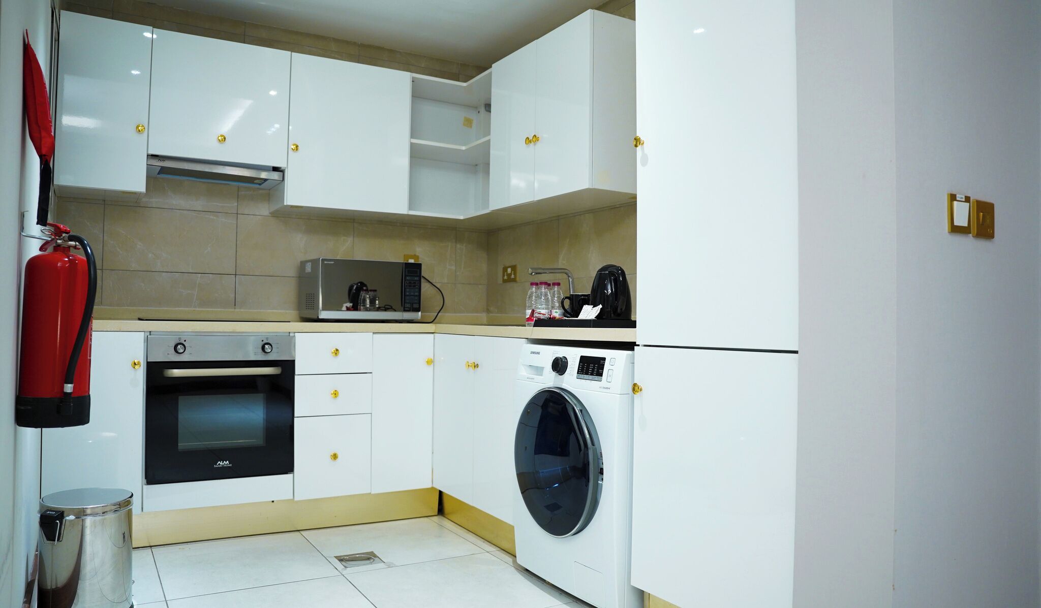 Luxury Suite, Balcony, City View | Private kitchen | Electric kettle