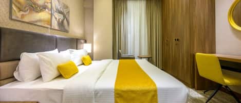 Deluxe Suite, City View