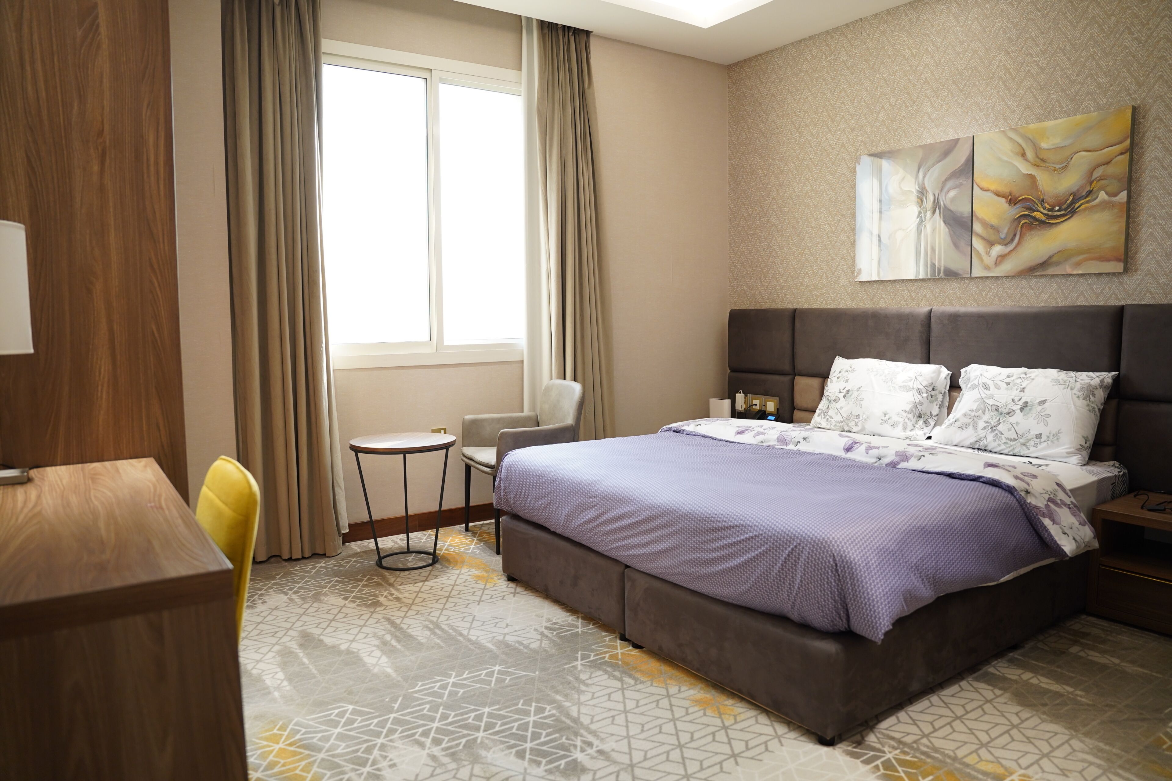 Suite Luxury, balcone, vista città | Una cassaforte in camera, tende oscuranti, insonorizzazione