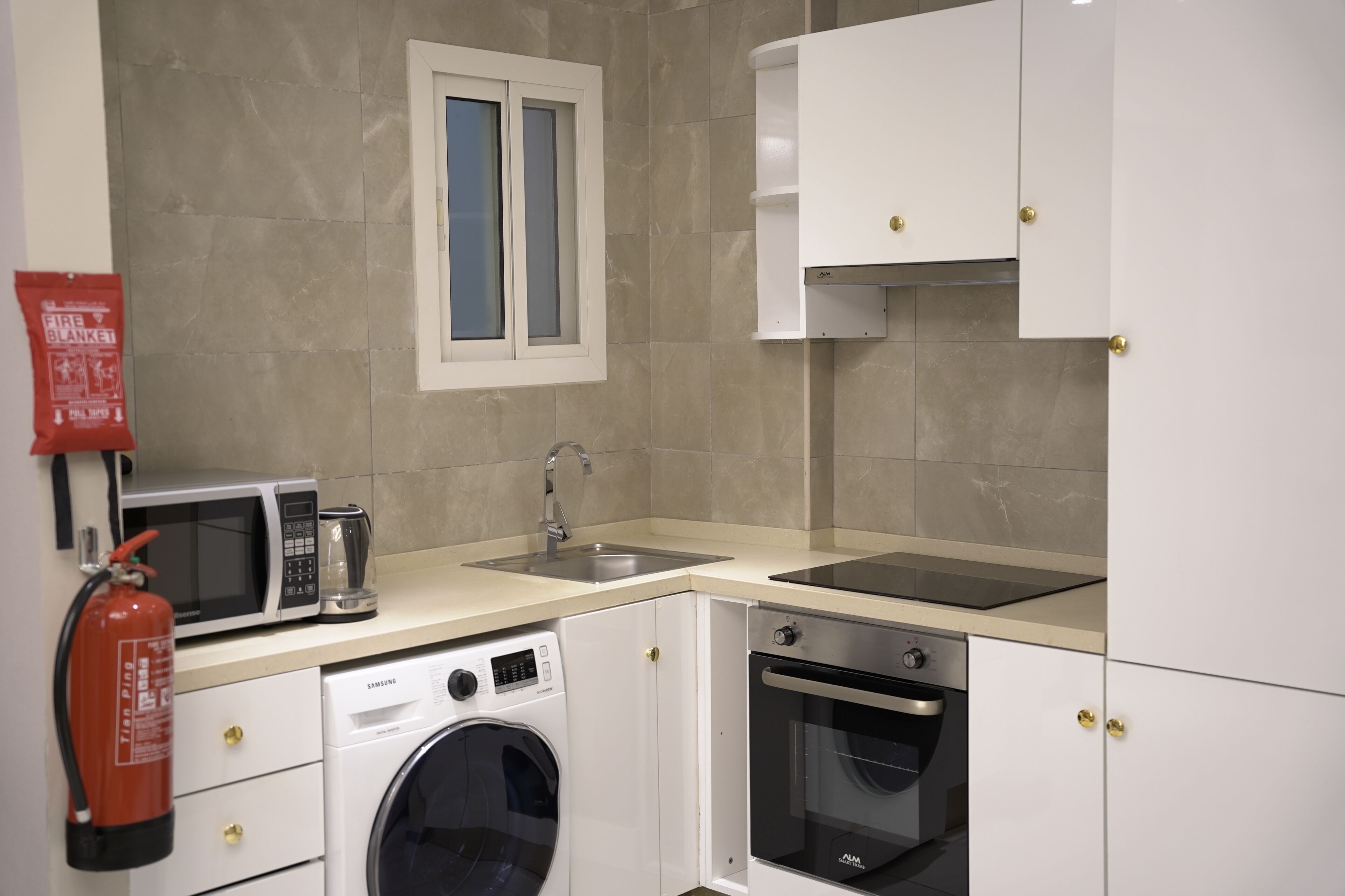 Executive Suite, City View | Private kitchen