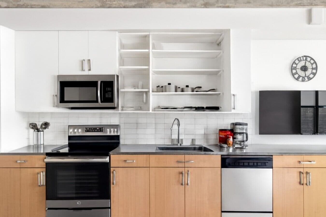 Refrigerador, microondas, horno, placa de cocina