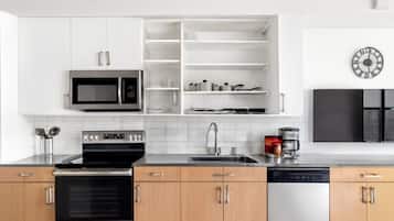 Refrigerador, microondas, horno, placa de cocina