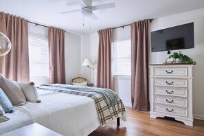 Room - The Little Red Riviera, Family-Friendly, Walk to Winkley Shoals and Dining (Heber Springs)