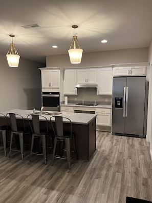 Private kitchen - 2-bedroom house in quaint Birmingham with cool AC breeze (Birmingham)