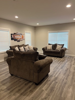 Living area - 2-bedroom house in quaint Birmingham with cool AC breeze (Birmingham)