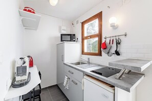 Fridge, microwave, coffee/tea maker, high chair - Villa Panorama Azuréen - Welkeys (Six-Fours-les-Plages)