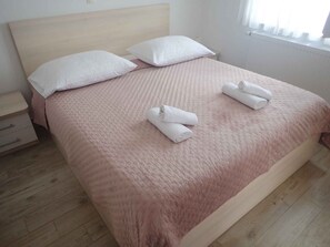 2 bedrooms, WiFi - Holiday apartment with air conditioning (Starigrad-Paklenica)