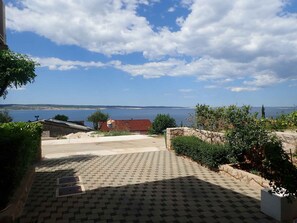 Property grounds - Holiday apartment with air conditioning (Starigrad-Paklenica)