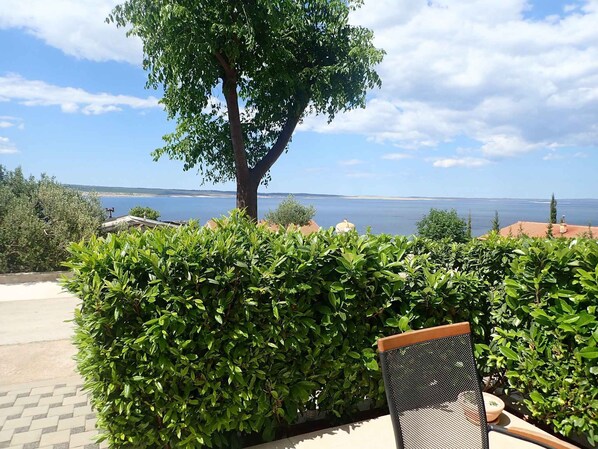 Property grounds - Holiday apartment with air conditioning (Starigrad-Paklenica)
