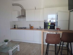Coffee/tea maker, fridge, oven, stovetop - Holiday apartment with air conditioning (Starigrad-Paklenica)
