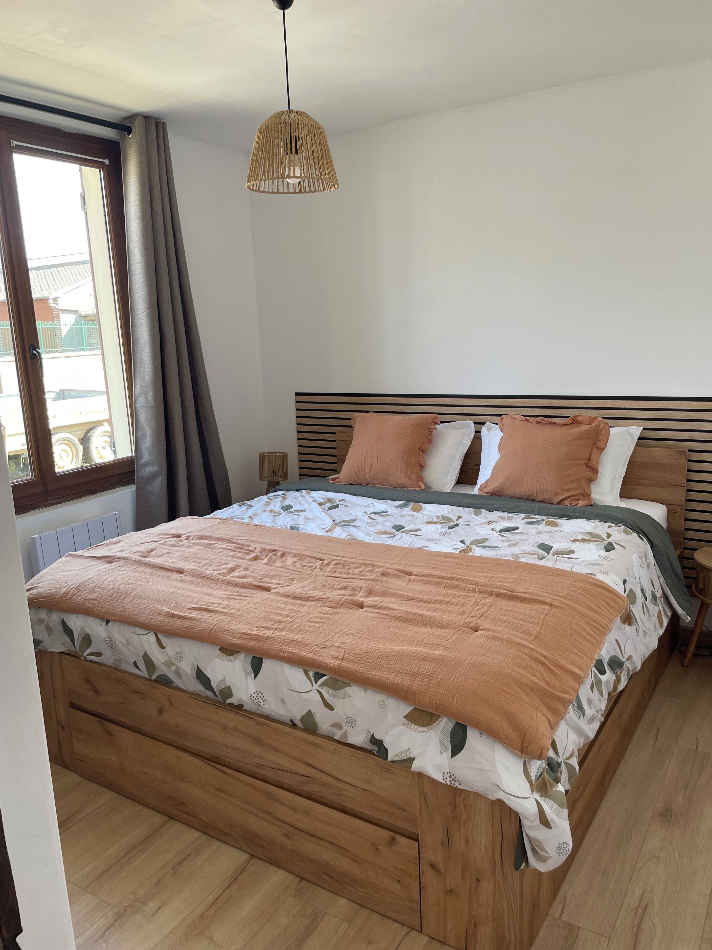 1 bedroom, bed sheets