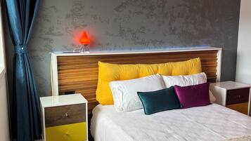 Iron/ironing board, Internet, bed sheets