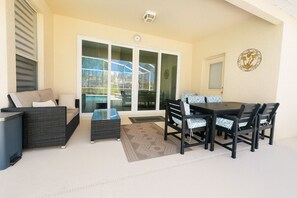 Outdoor dining - Pool Oasis Near Disney, Games & TV, Family Time (Davenport)
