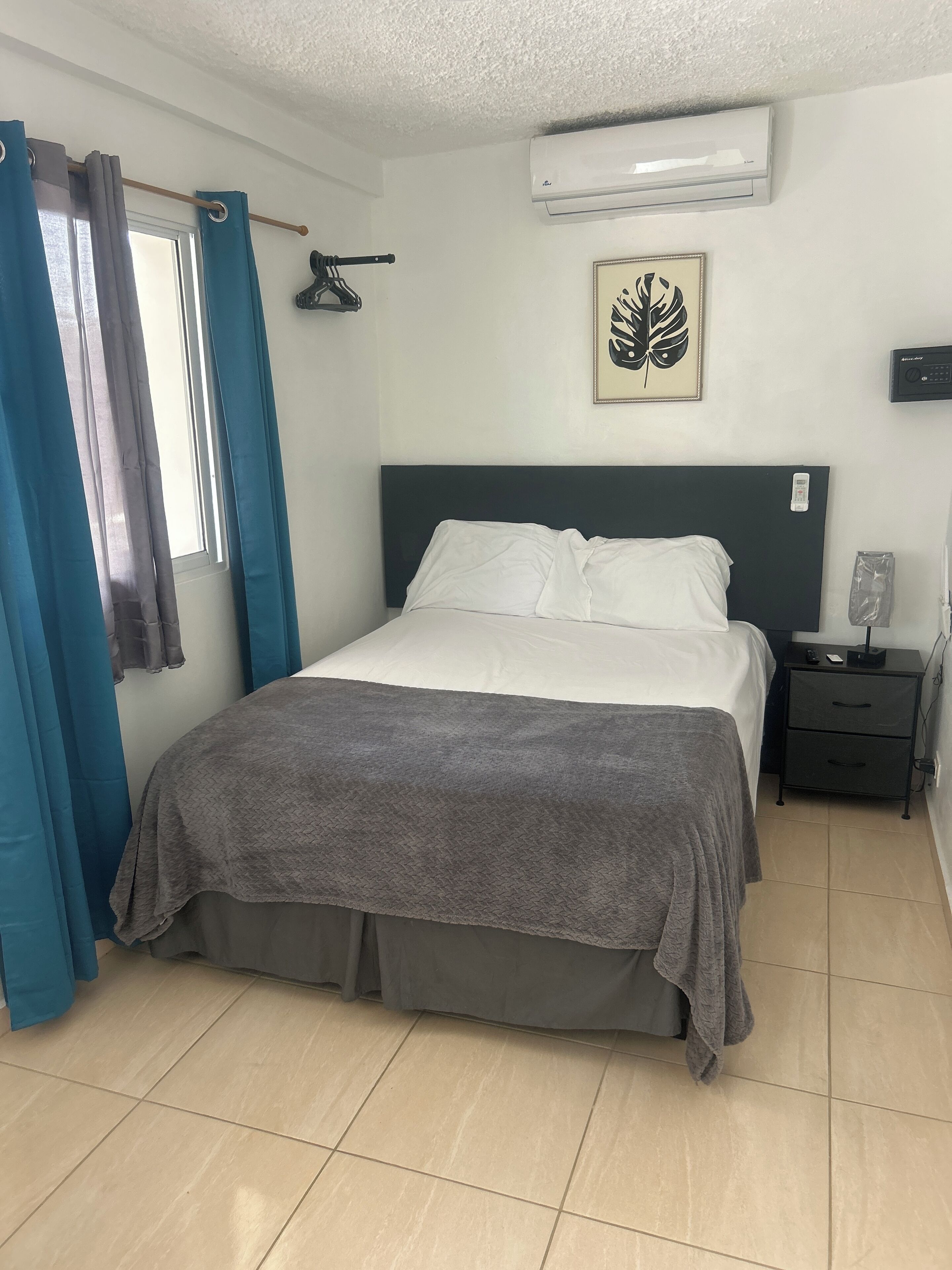 9 bedrooms, iron/ironing board, WiFi, bed sheets