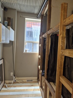 Interior - Birdo Tenso  (Toronto)
