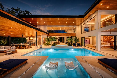 6 Min Drive to Beach Brand-New Mansion, Private Gym, Golf Cart & Pool