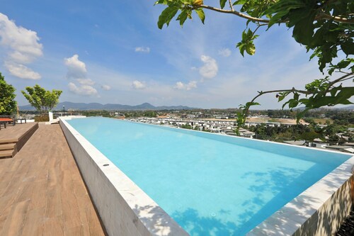 Apartment in a luxury Building and very safe area Walking distance to the beach.