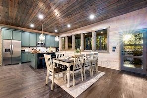 Dining - NEW! Pickleball, Hot Tub, ATV Trails, Outdoor Movies & Mini Golf (Broken Bow)