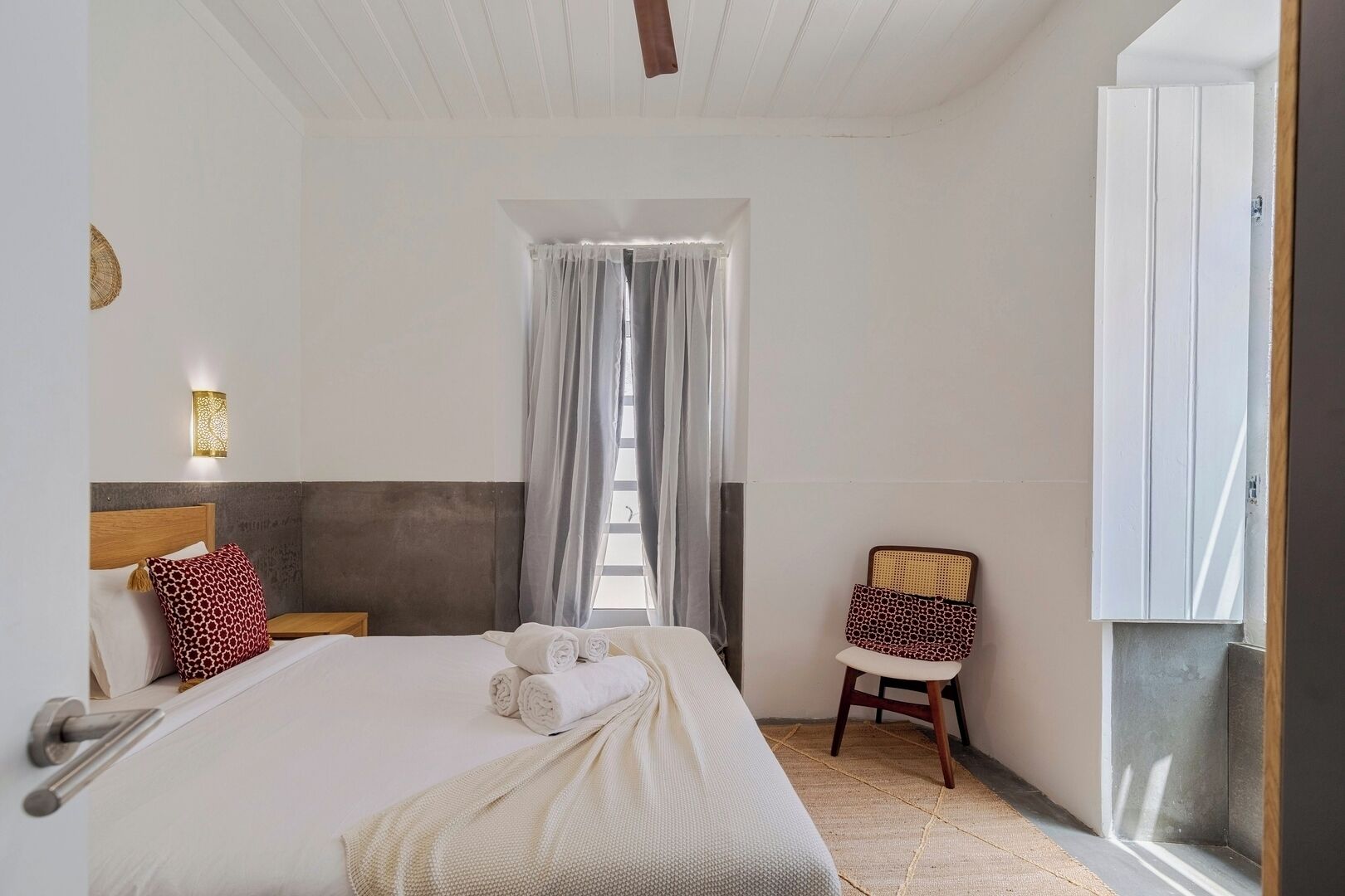 2 bedrooms, iron/ironing board, bed sheets