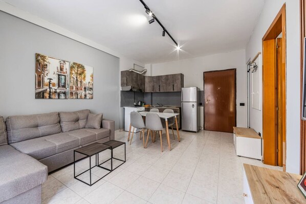 House - Relax by the Sea 1BR Apartment (Durrës)