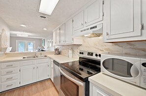 Coffee/tea maker, fridge, microwave, oven - Spacious 2BR/2.5BA Beach Getaway | Relax & Unwind (North Myrtle Beach)