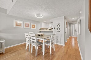 Dining - Spacious 2BR/2.5BA Beach Getaway | Relax & Unwind (North Myrtle Beach)