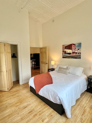 2 habitaciones, escritorio, tabla de planchar con plancha y wifi gratis 