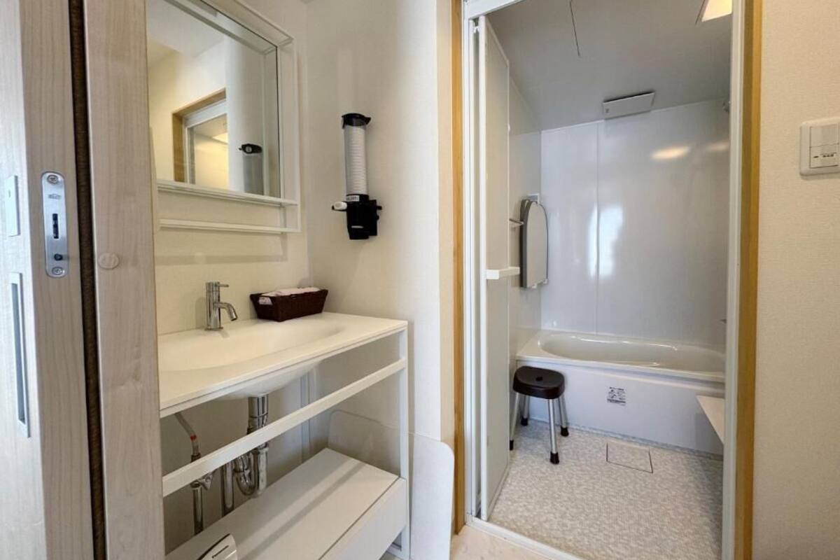 Habitación cuádruple estándar, para no fumadores, baño privado | Baño