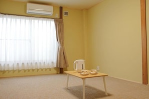 Habitación cuádruple, para no fumadores, baño compartido | Interior