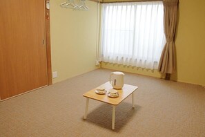 Habitación cuádruple, para no fumadores, baño compartido | Interior