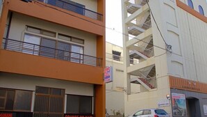 A multi-story building with balconies, a bicycle symbol, and a sign indicating 'Orange No Kaze 2nd'. - Shimanami Guest House Orangenokaze - Hostel  (Imabari)