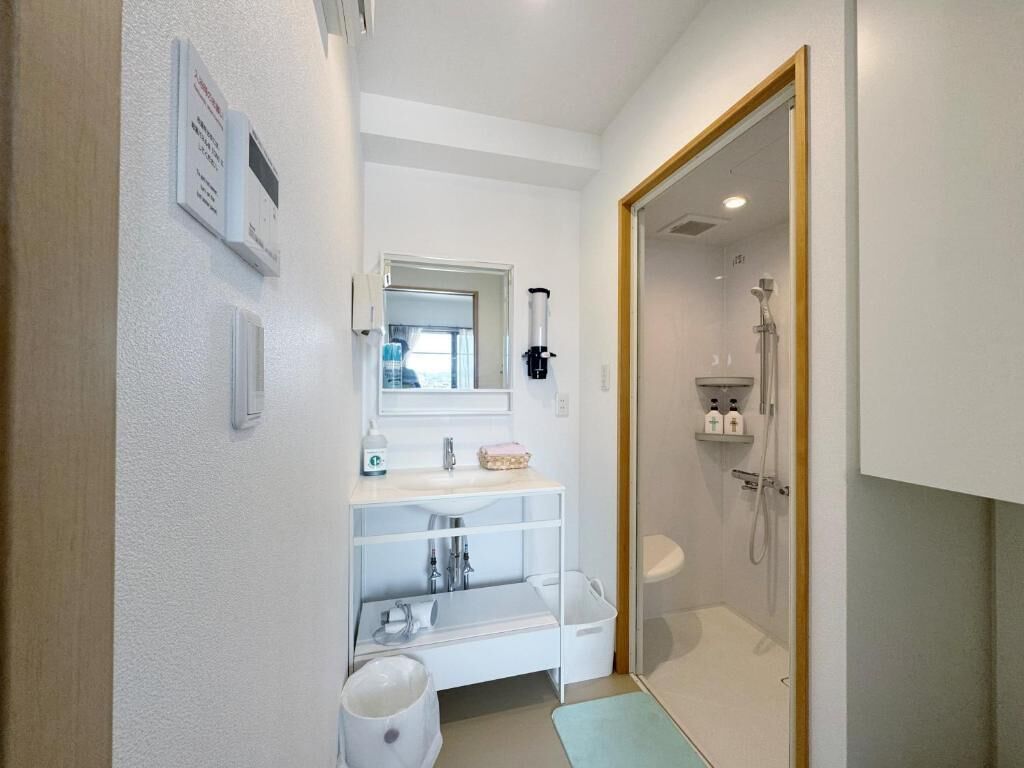 Standard Quadruple Room, Non Smoking, Private Bathroom | Bathroom