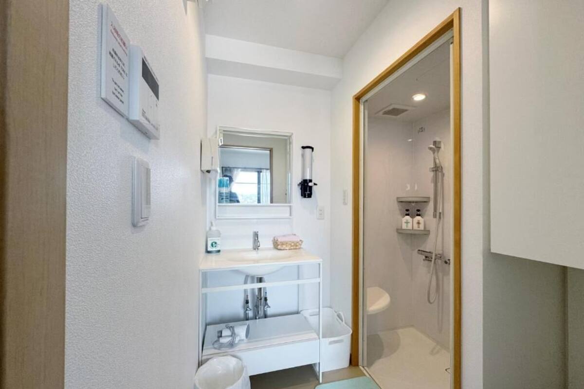 Habitación cuádruple estándar, para no fumadores, baño privado | Baño